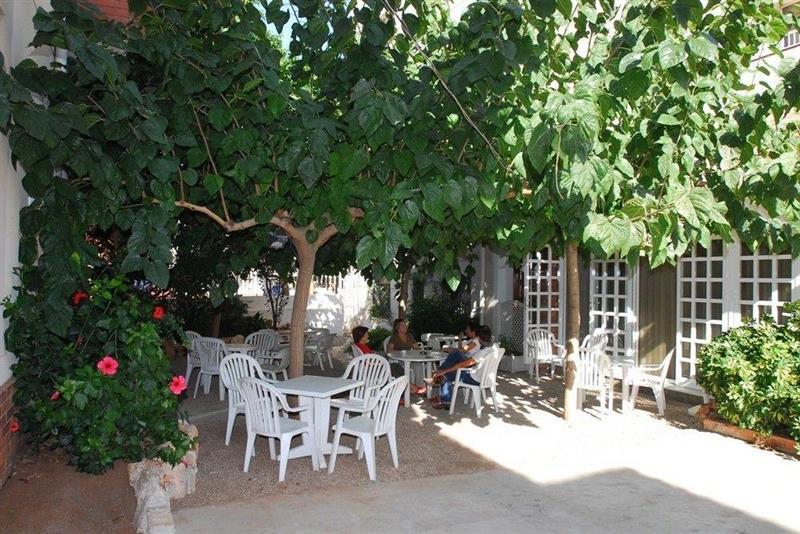 Hotel Restaurant Llansola Sant Carles De La Rapita Exterior photo